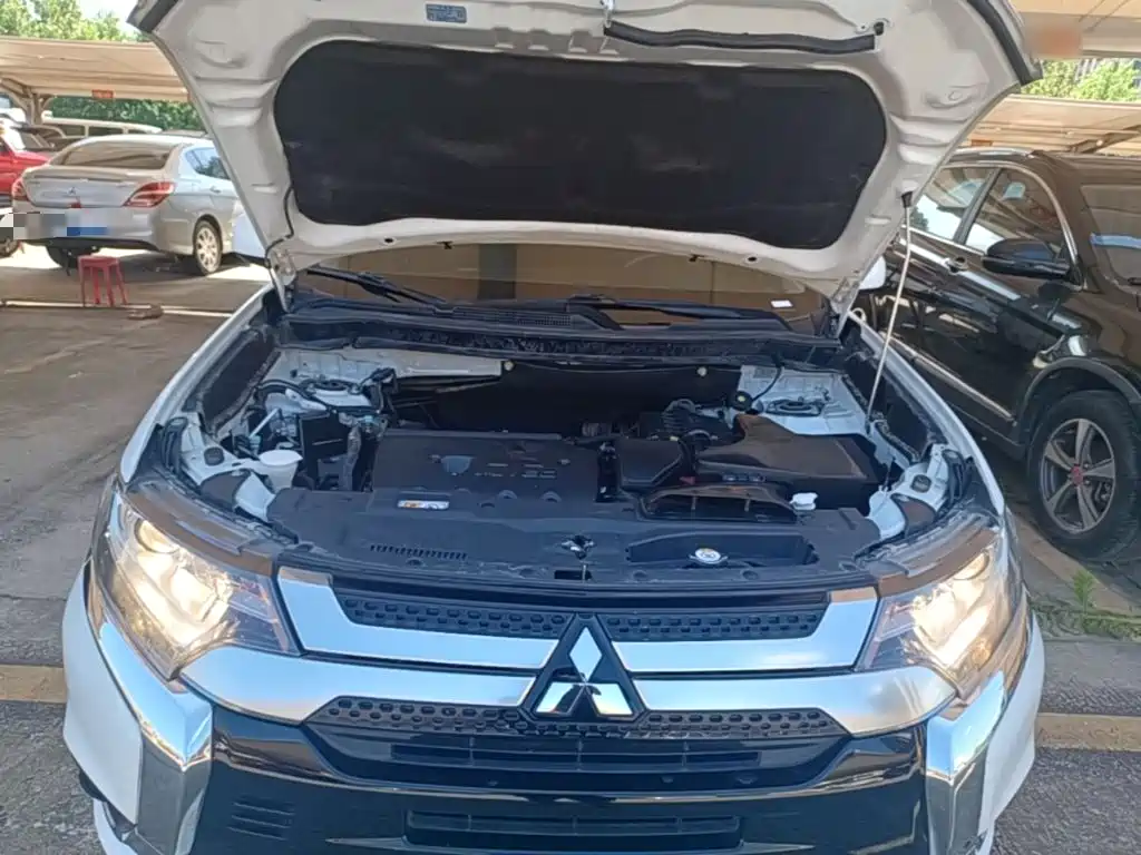 Mitsubishi Outlander 2021 — фото 20
