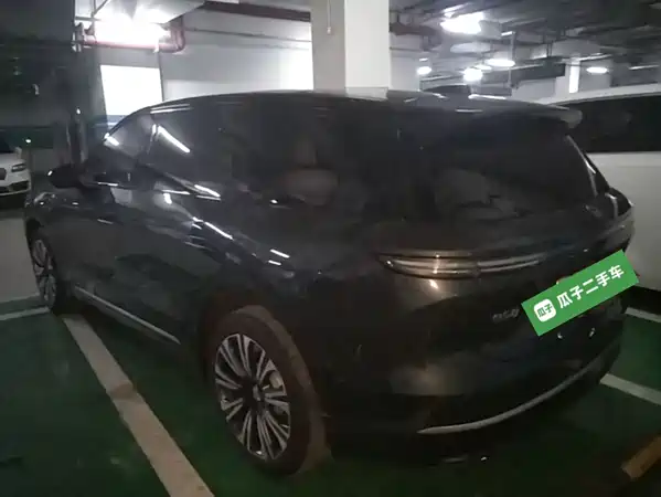 NIO ES8 2024