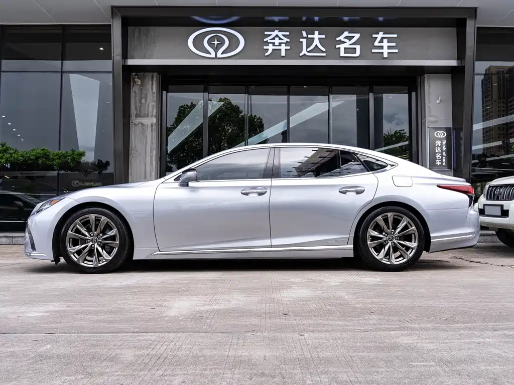 Lexus LS 2021