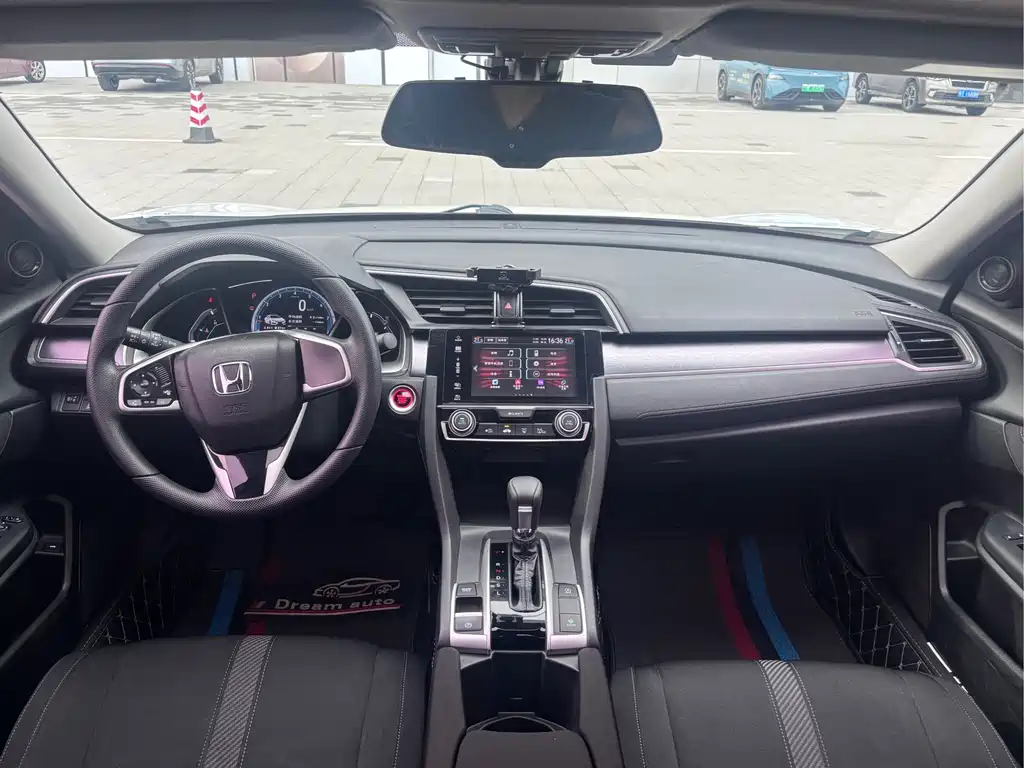 Honda Civic 2018 — фото 14