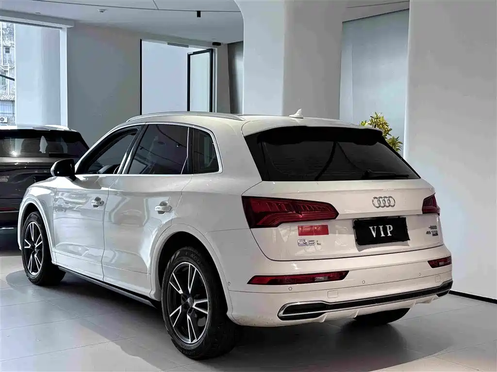 Audi Q5L 2020 — фото 5