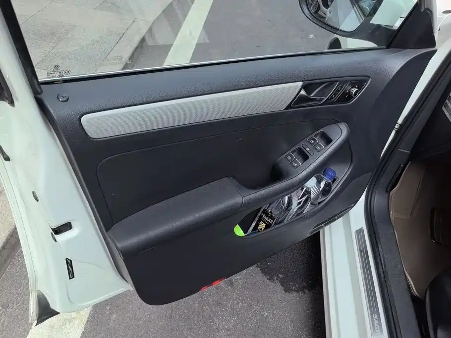 Volkswagen Sagitar 2014