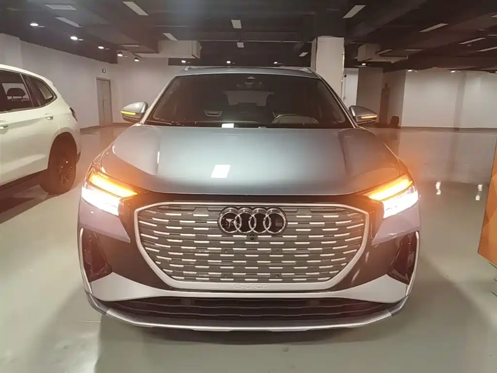 Audi Q4 e-tron 2023 — фото 3