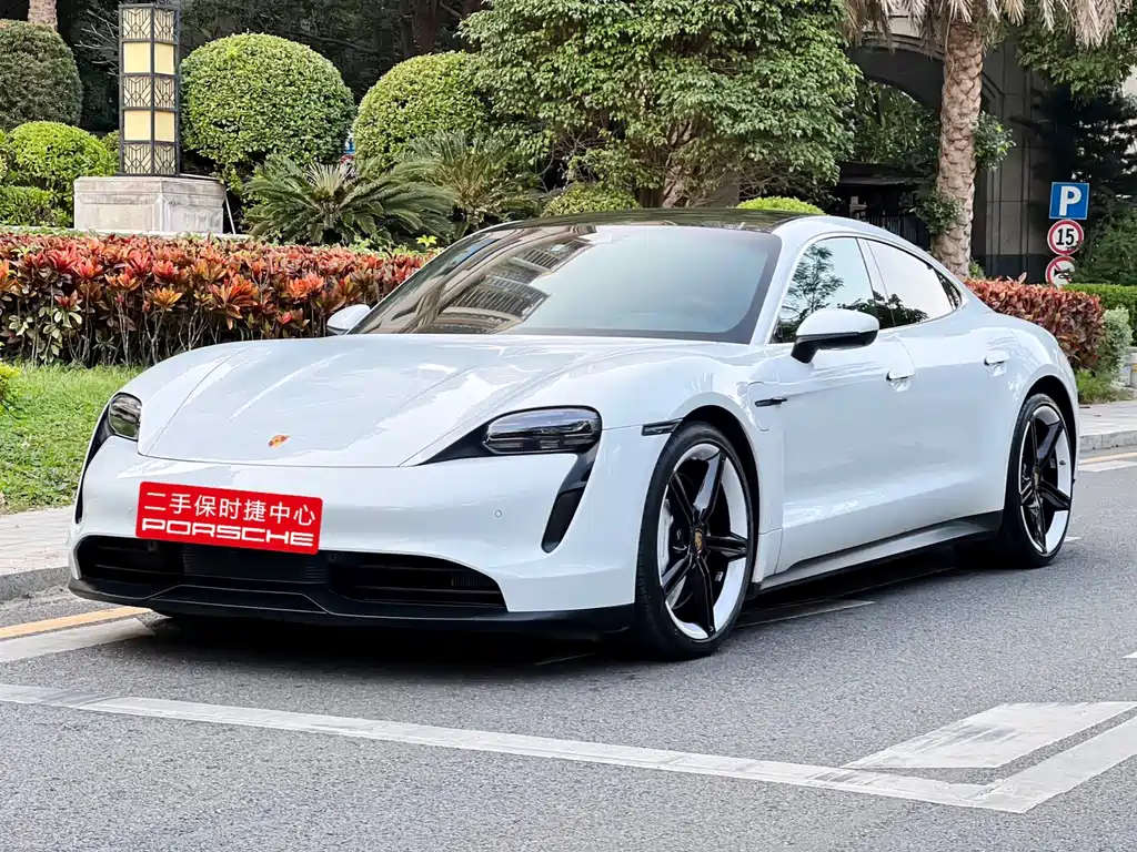 Porsche Taycan 2021 — фото 1