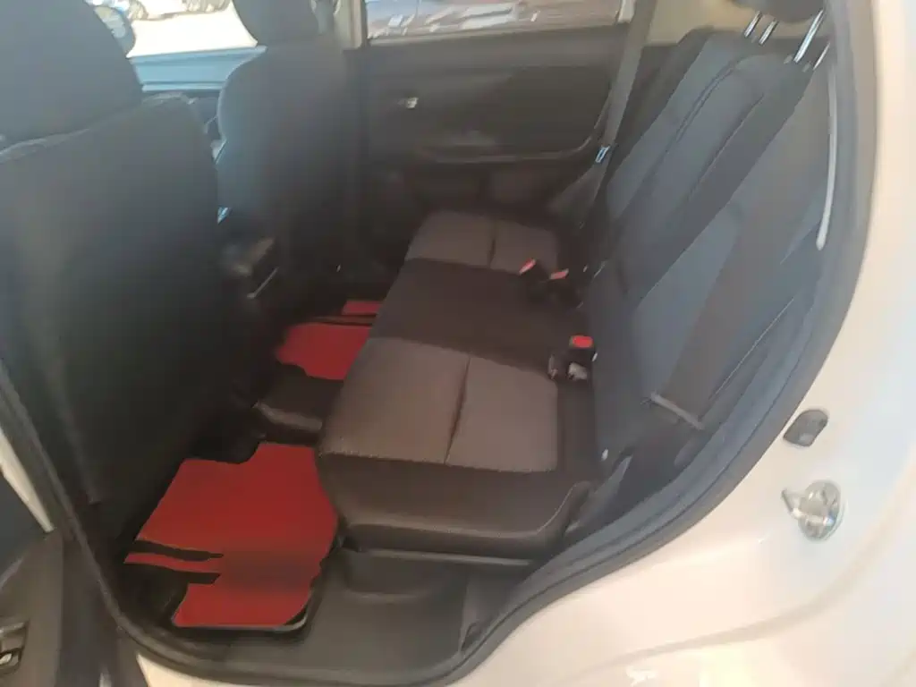 Mitsubishi Outlander 2021 — фото 17