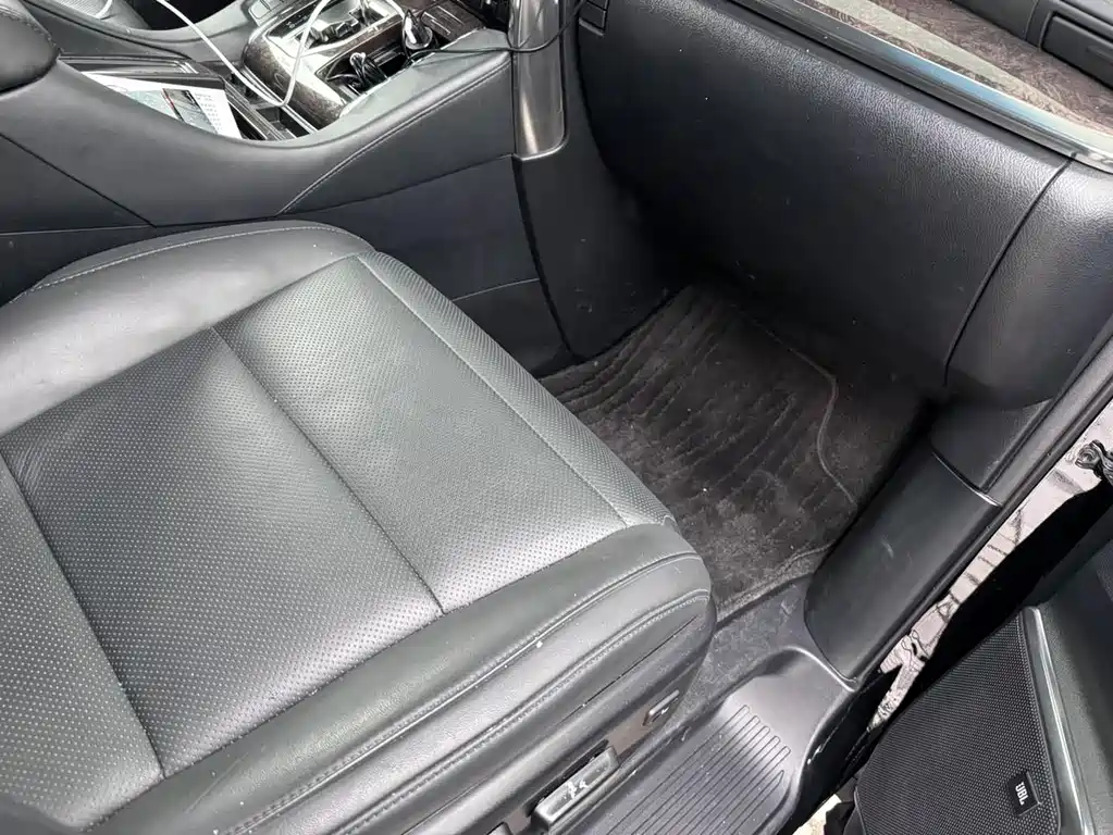 Toyota Alphard 2022 — фото 7