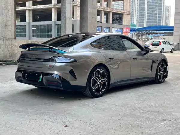 Xiaomi SU7 2024