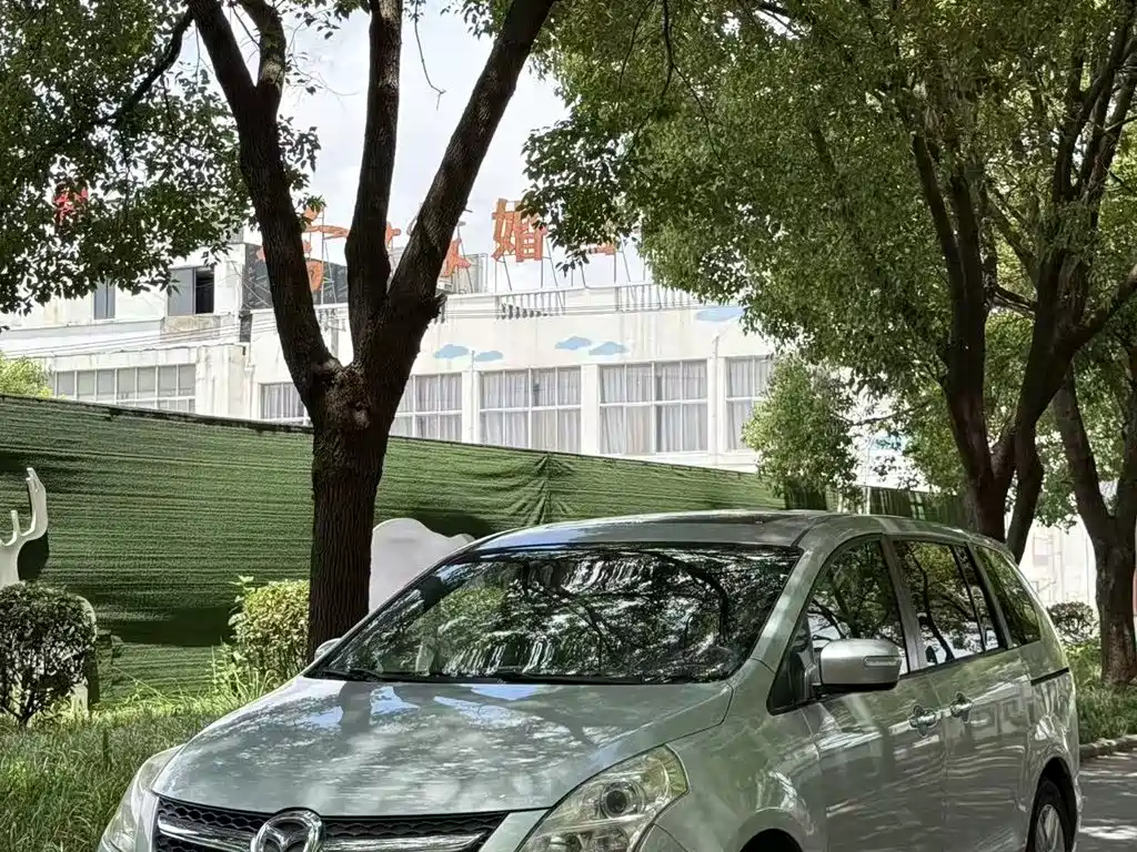 Mazda 8 2011