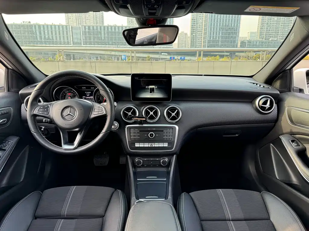 Mercedes-Benz A-Class 2017 — фото 9