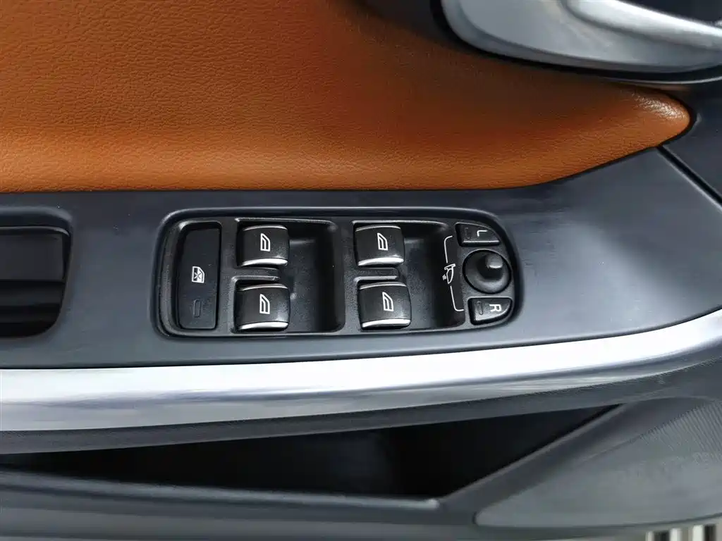 Volvo S60 2015 — фото 9