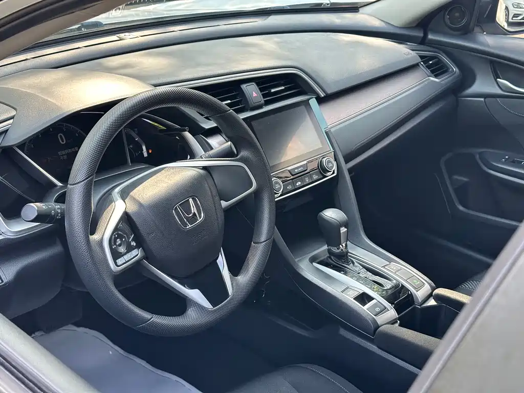 Honda Civic 2018 — фото 14