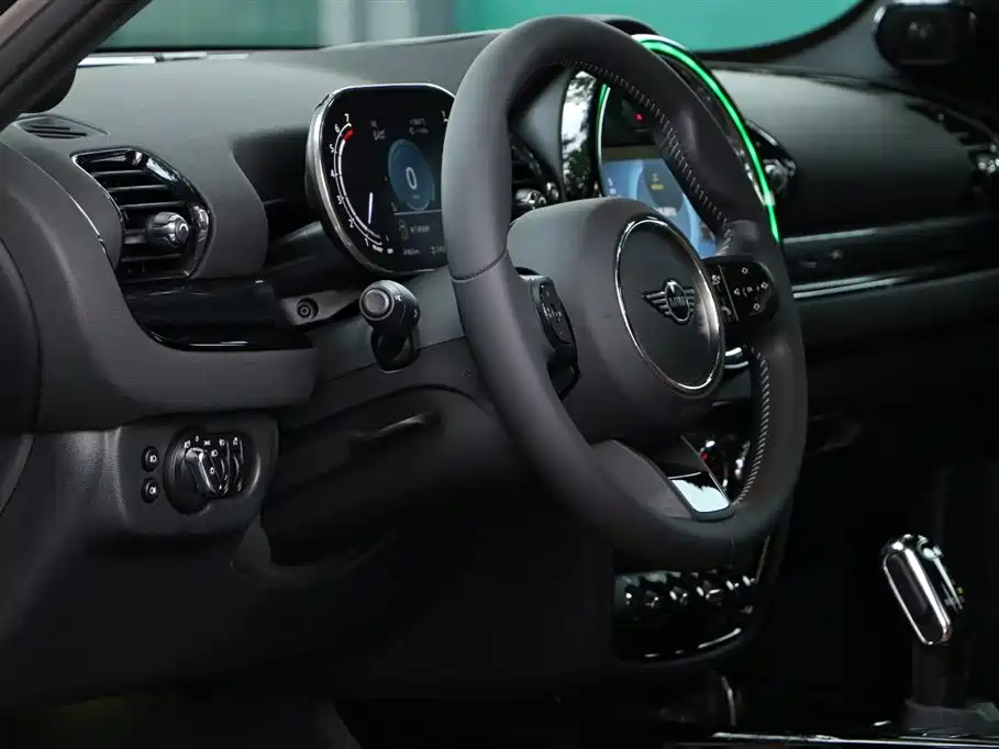 MINI Clubman 2023 — фото 15