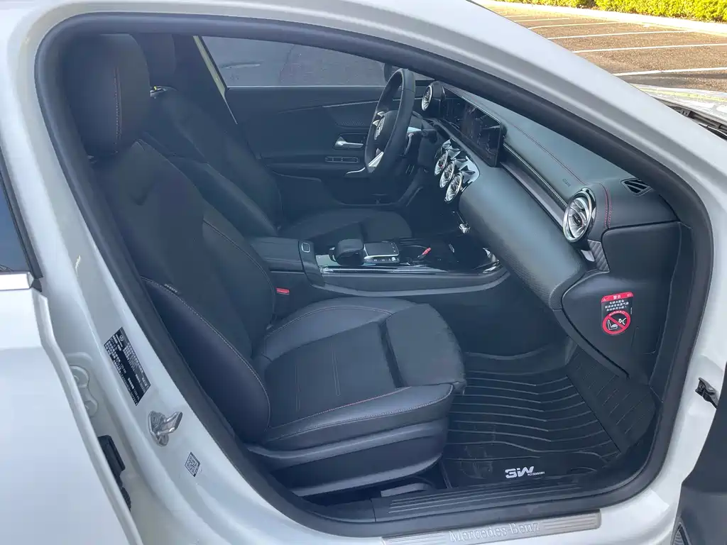 Mercedes-Benz A-Class 2024 — фото 10