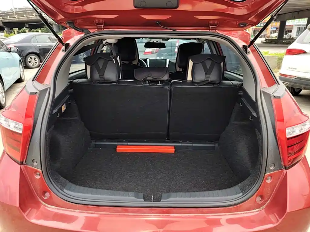 Toyota Yaris L 2019 — фото 18