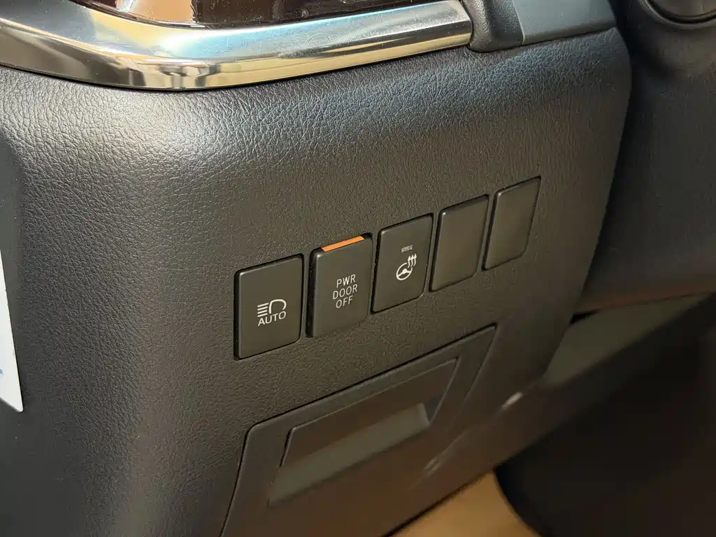 Toyota Alphard 2018 — фото 6