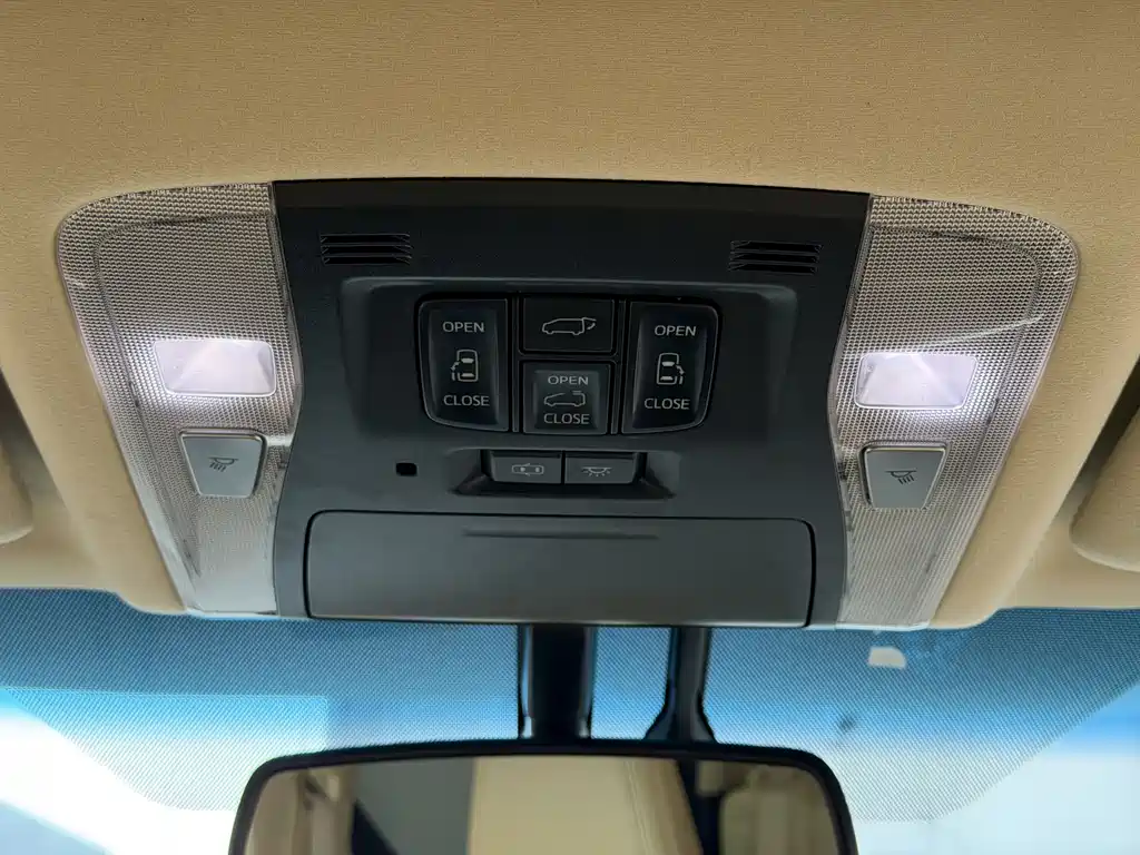 Toyota Alphard 2018 — фото 20