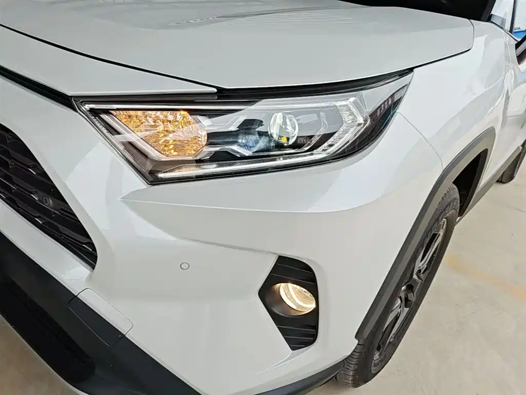 Toyota RAV4 2022 — фото 24