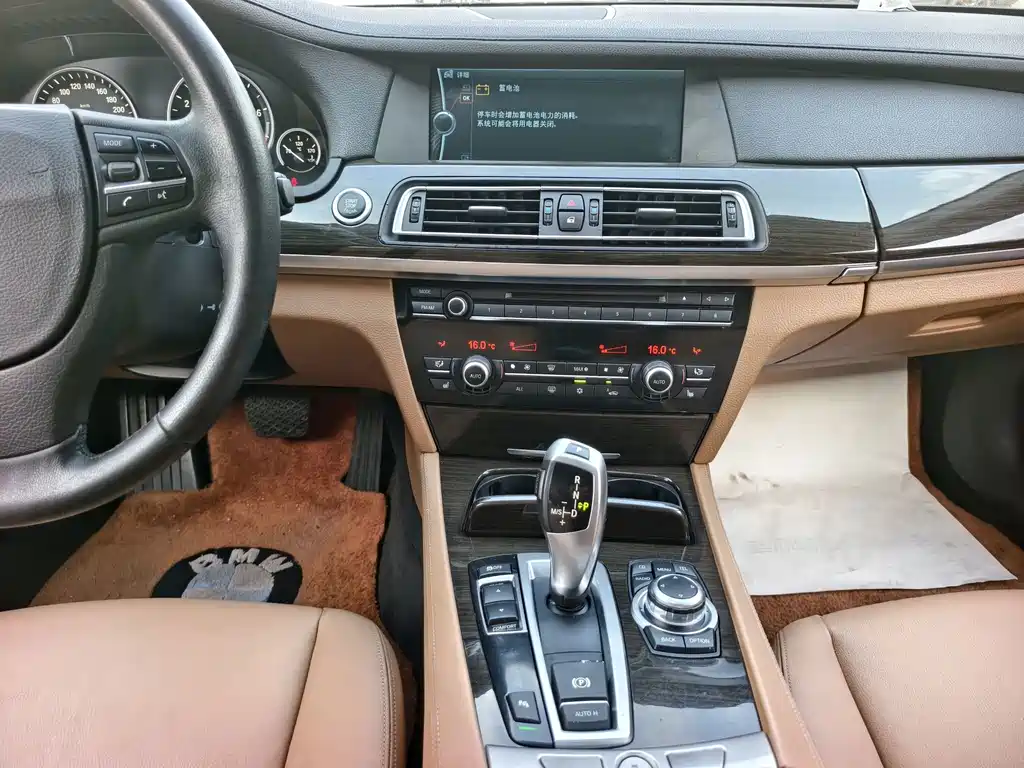 BMW 7 Series 2012 — фото 13
