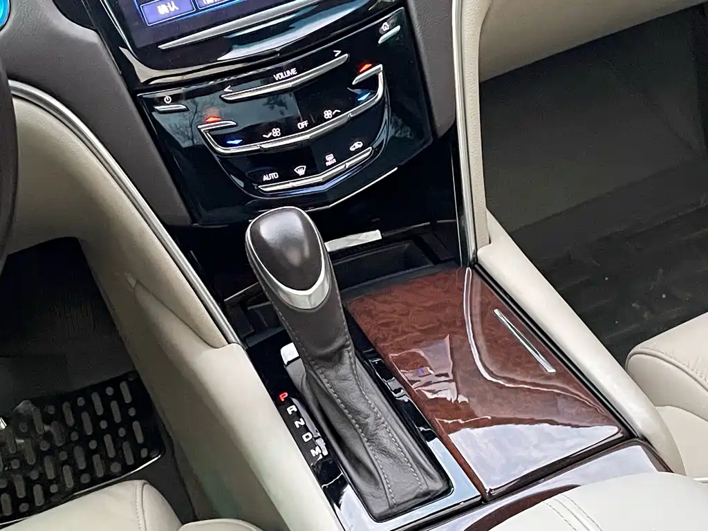 Cadillac XTS 2016 — фото 9