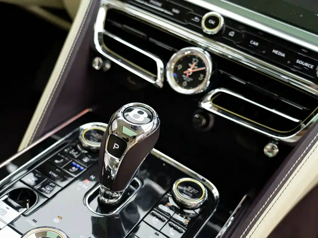 Bentley Flying Spur 2023 — фото 21