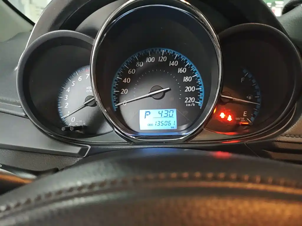 Toyota Yaris L 2017 — фото 12