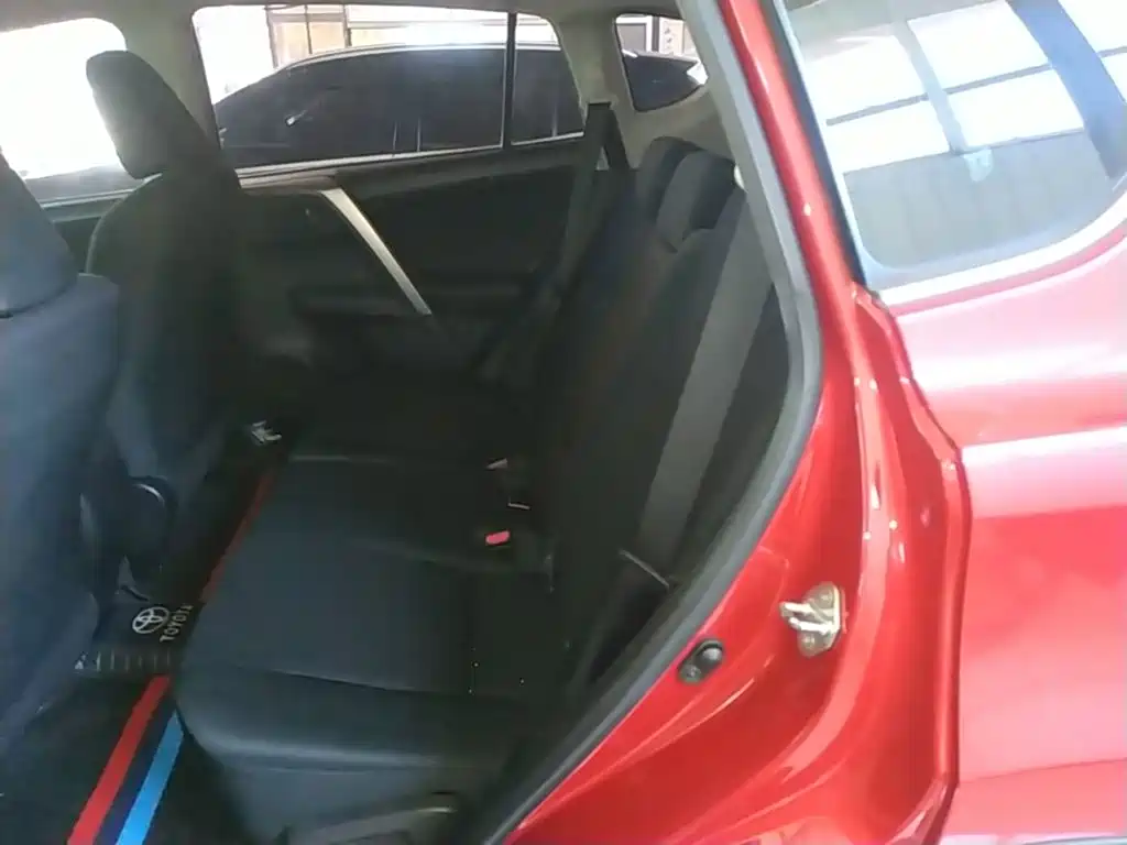 Toyota RAV4 2016 — фото 17