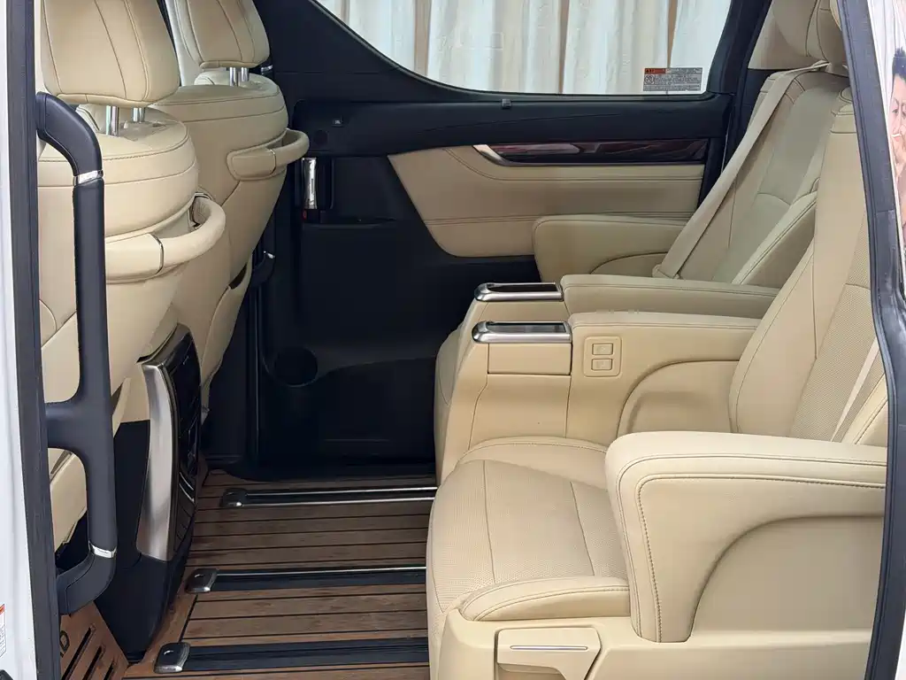 Toyota Alphard 2018 — фото 9