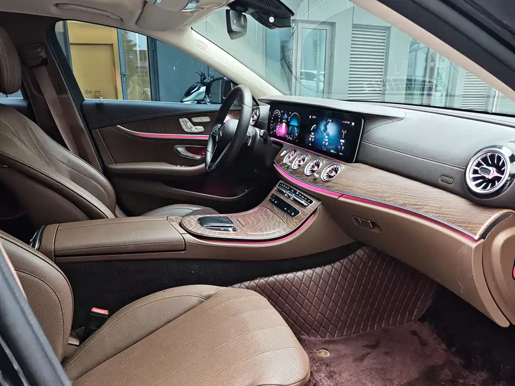 Mercedes-Benz E-Class 2023 — фото 17