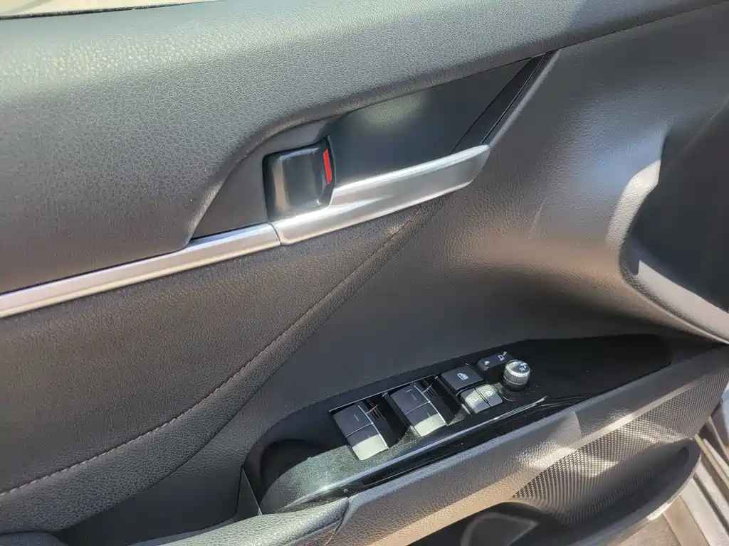 Toyota Camry 2023 — фото 15