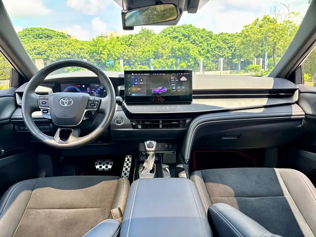 Toyota Camry 2024 — фото 16