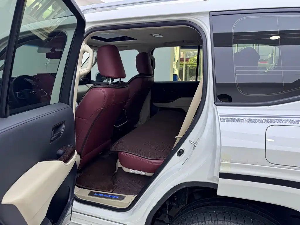 Toyota Land Cruiser 2024 — фото 10