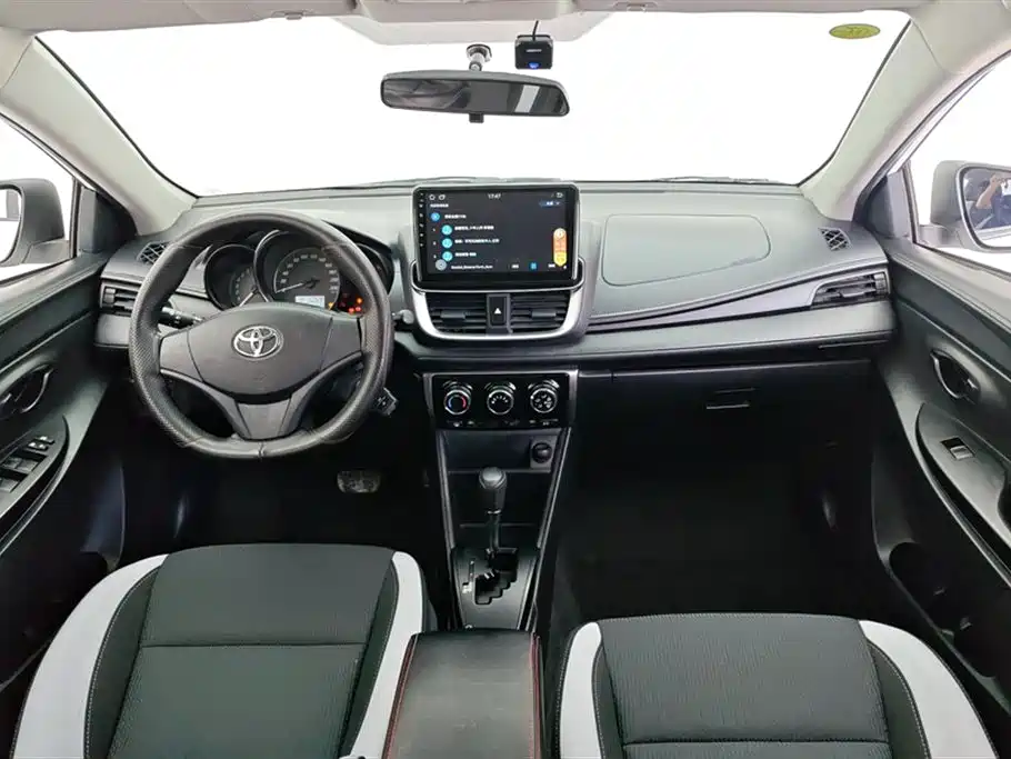 Toyota Yaris L 2020 — фото 12