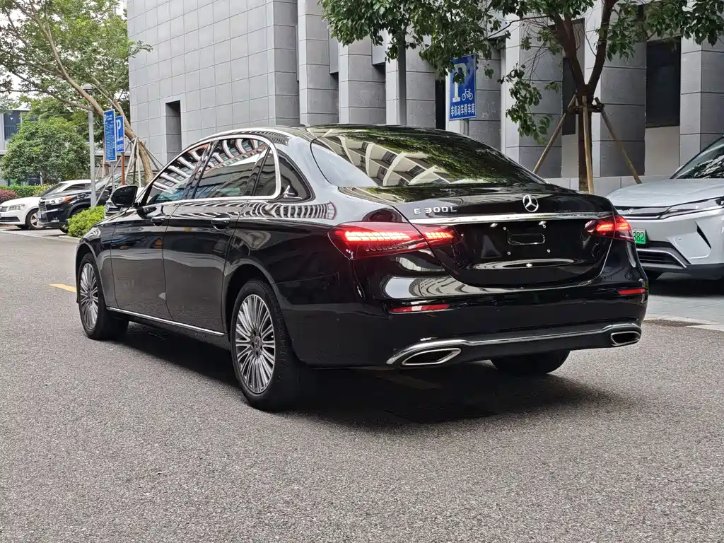 Mercedes-Benz E-Class 2023 — фото 19