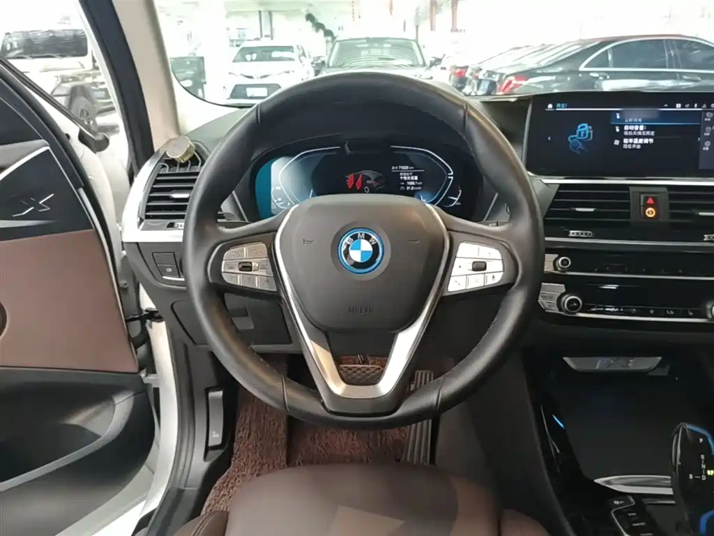BMW iX3 2021 — фото 11