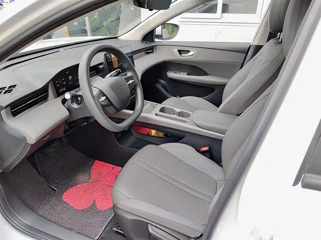Roewe D6 2025