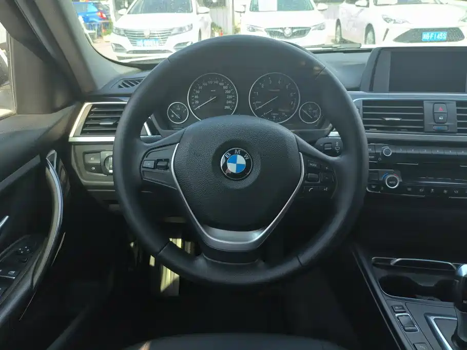 BMW 3 Series 2016 — фото 15