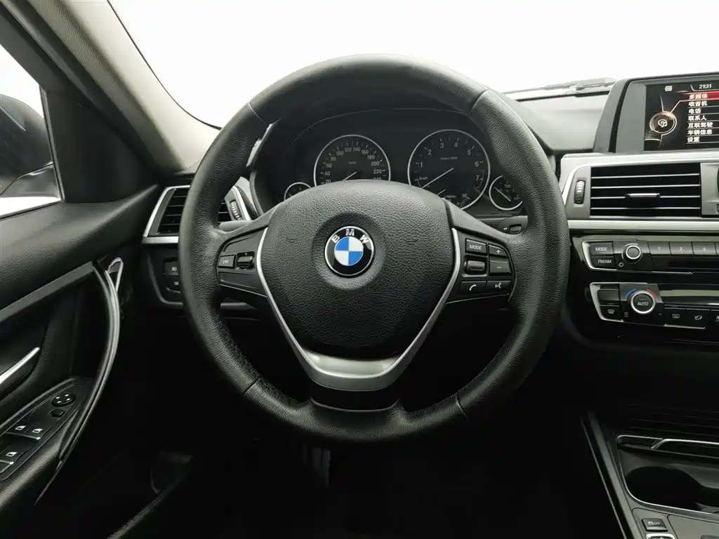 BMW 3 Series 2017 — фото 11