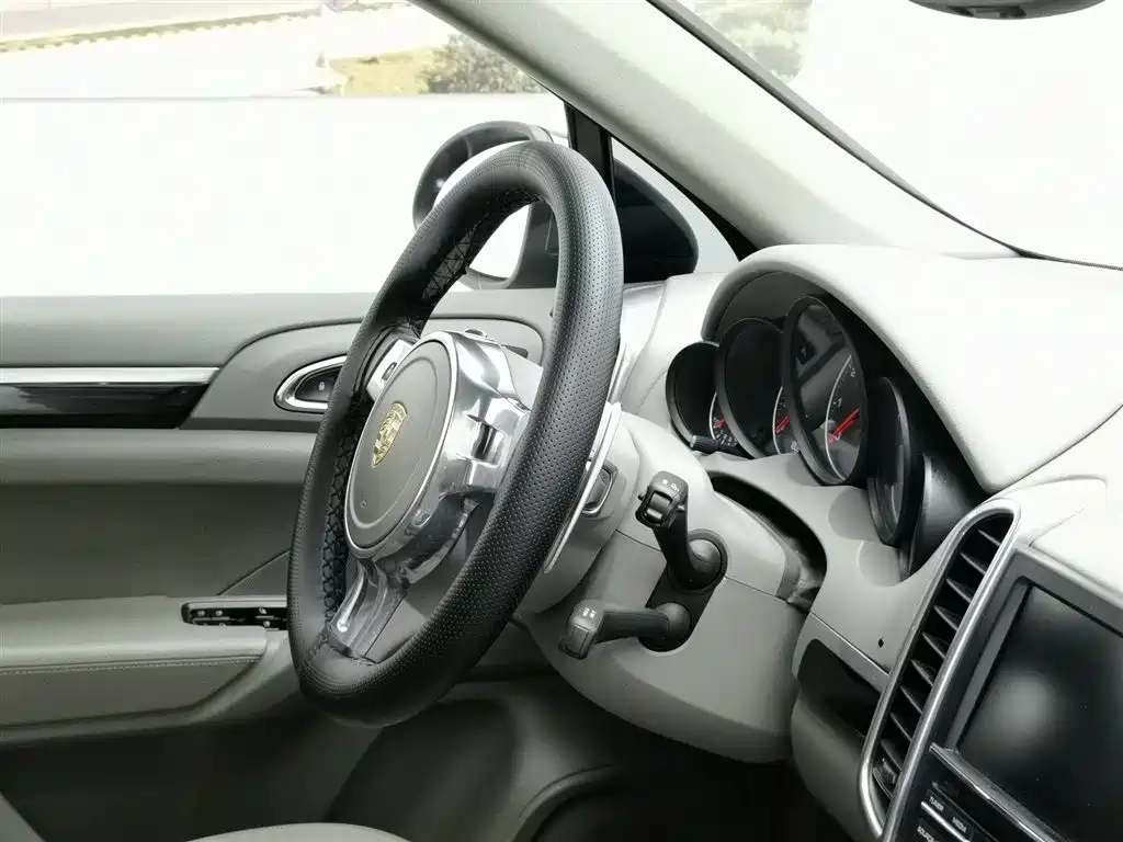 Porsche Cayenne 2014 — фото 22