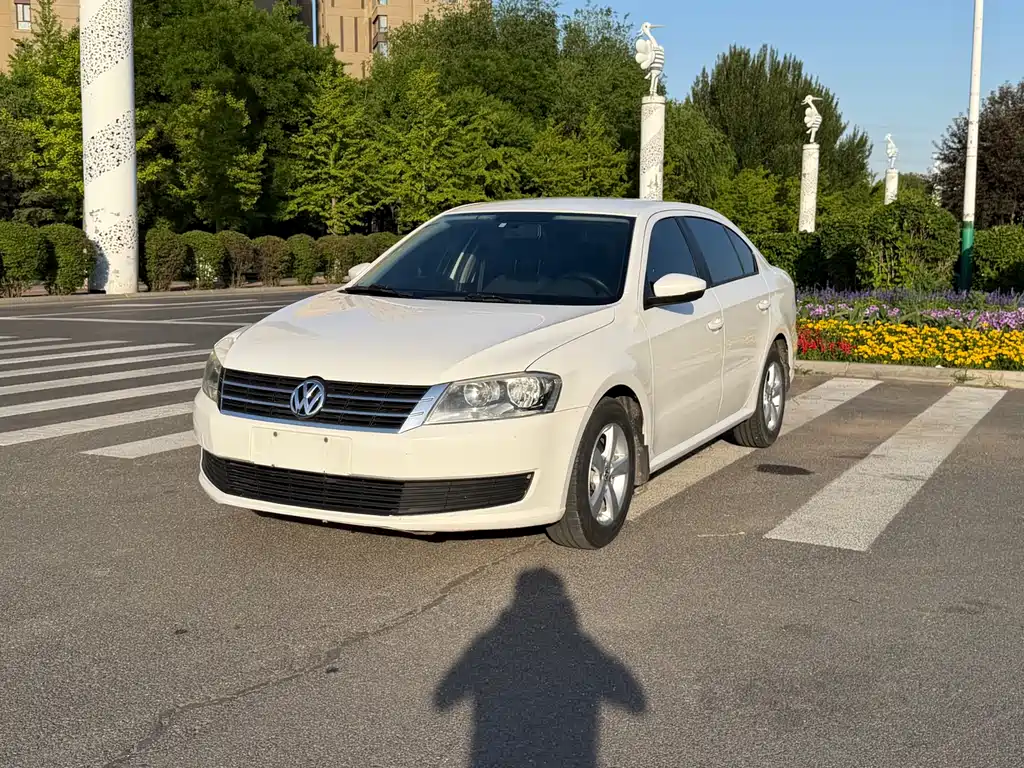 Volkswagen Lavida 2015 — фото 1