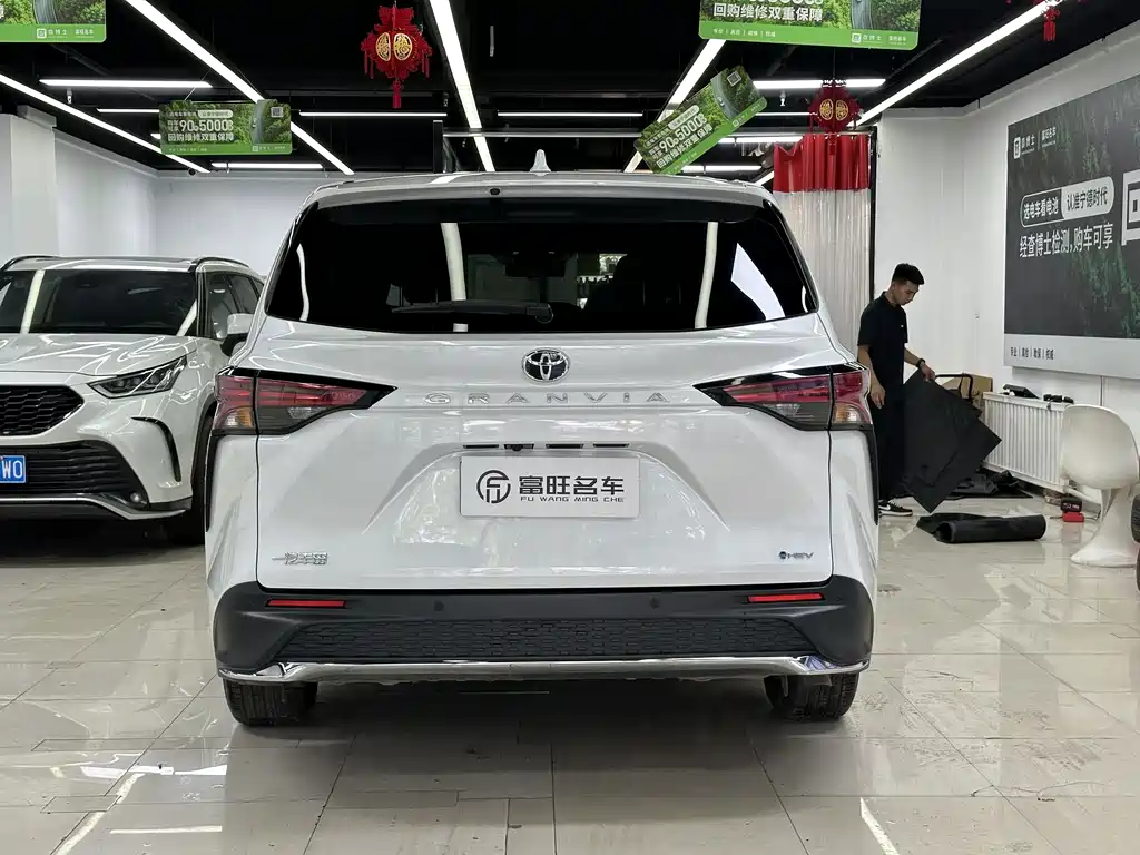 Toyota Granvia 2025