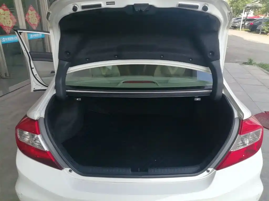 Honda Civic 2014 — фото 19