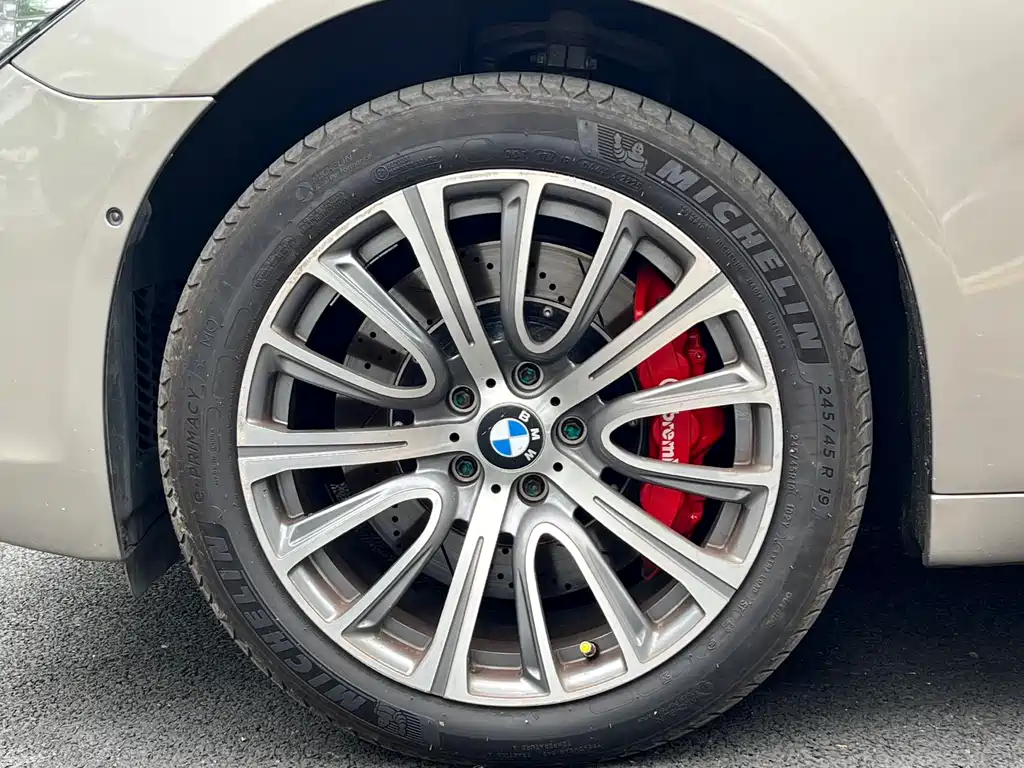 BMW 7 Series 2011 — фото 14