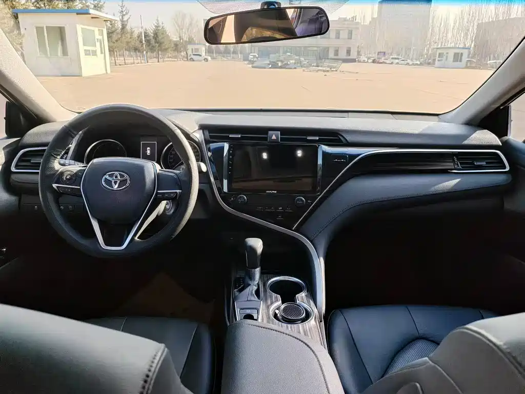 Toyota Camry 2018 — фото 5