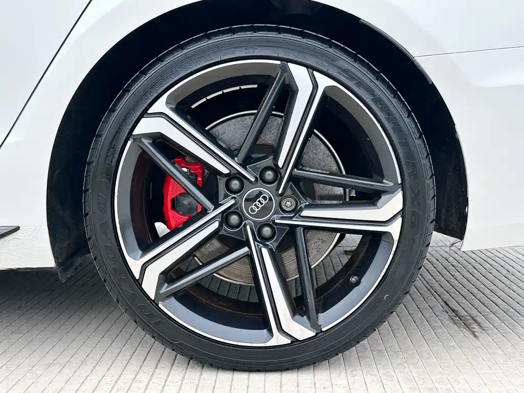 Audi A4L 2022 — фото 20