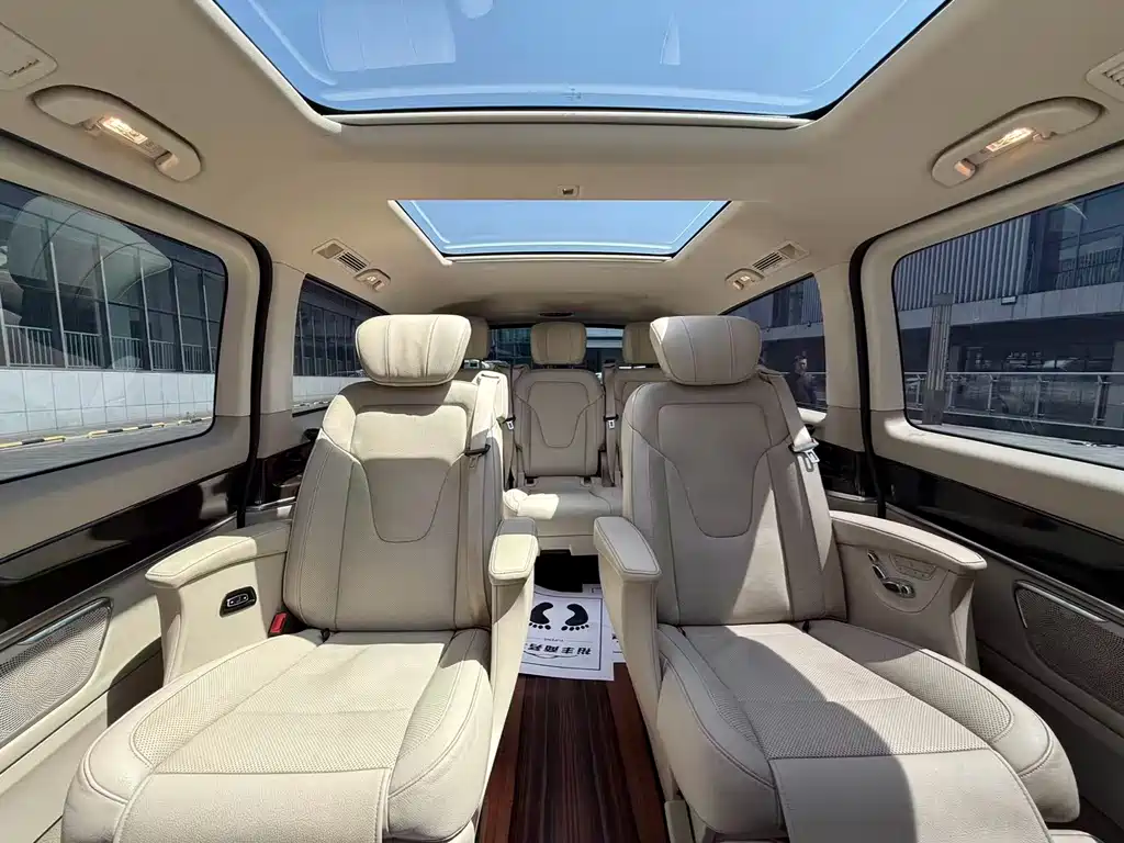 Mercedes-Benz V-Class 2020 — фото 15