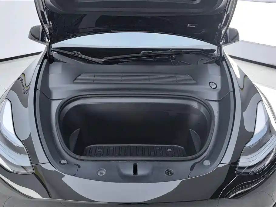 Tesla Model Y 2023 — фото 10