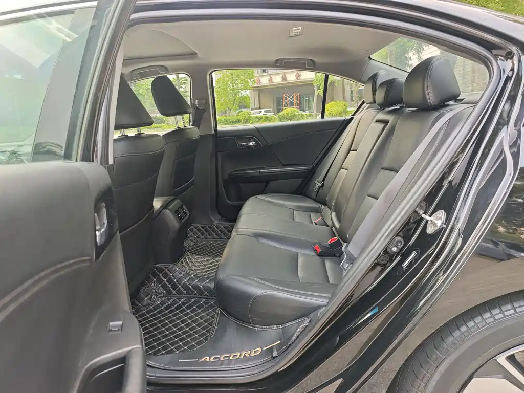 Honda Accord 2018 — фото 13