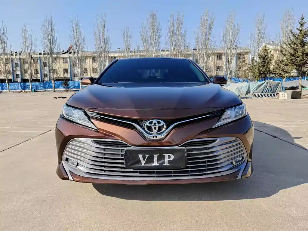 Toyota Camry 2018 — фото 2