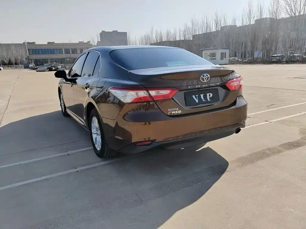 Toyota Camry 2018 — фото 9