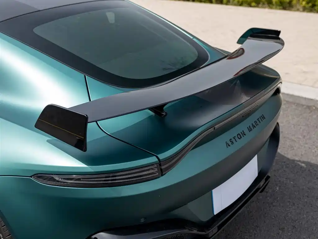 Aston Martin V8 Vantage 2022 — фото 10
